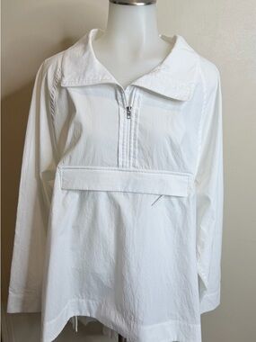Athleta White Jacket with Silver Zipper Pull